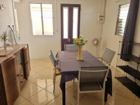 Maison avec jardin clôturé et terrasse au Robert, Martinique : photo 6