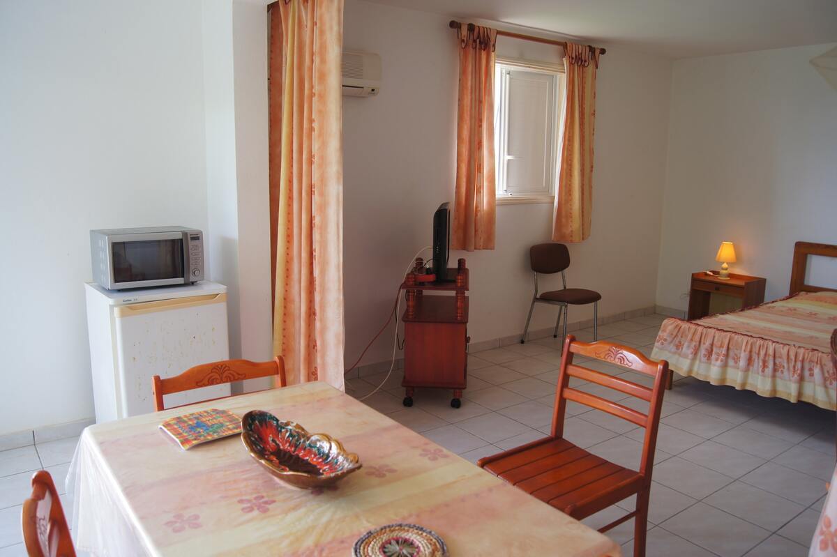 Studio 30 m² avec jardin clôturé au Moule - Photo 2