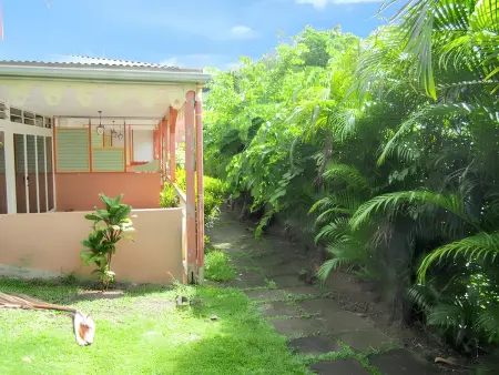 Location appartement à Sainte Anne, Studio charmant à Sainte Anne avec terrasse - 26 m²