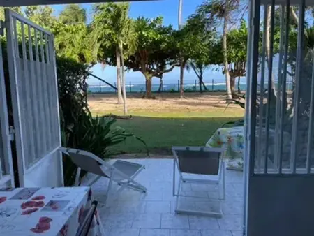 Location appartement à Le Moule, Charmant studio avec vue sur mer au Moule, 20 m² + terrasse