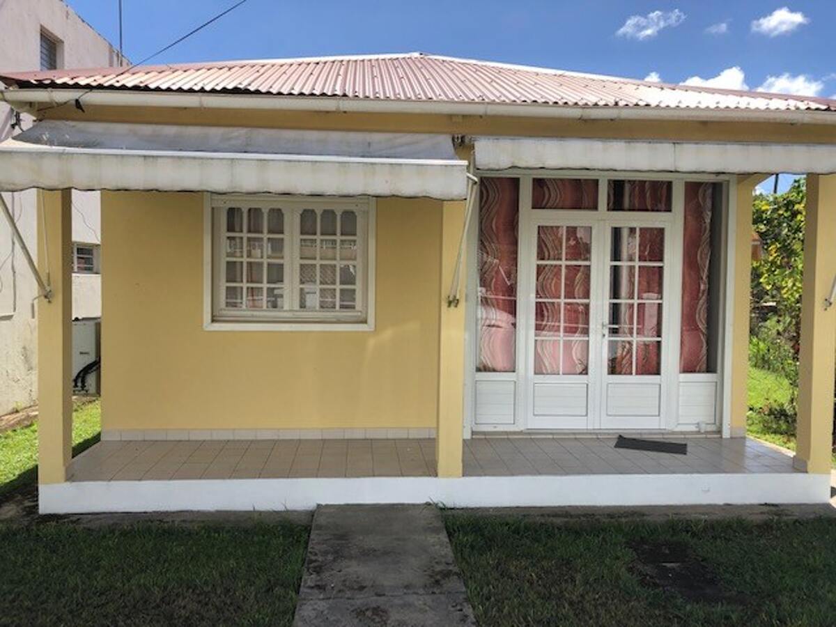 Maison avec terrasse et jardin à Sainte-Anne - Photo 1