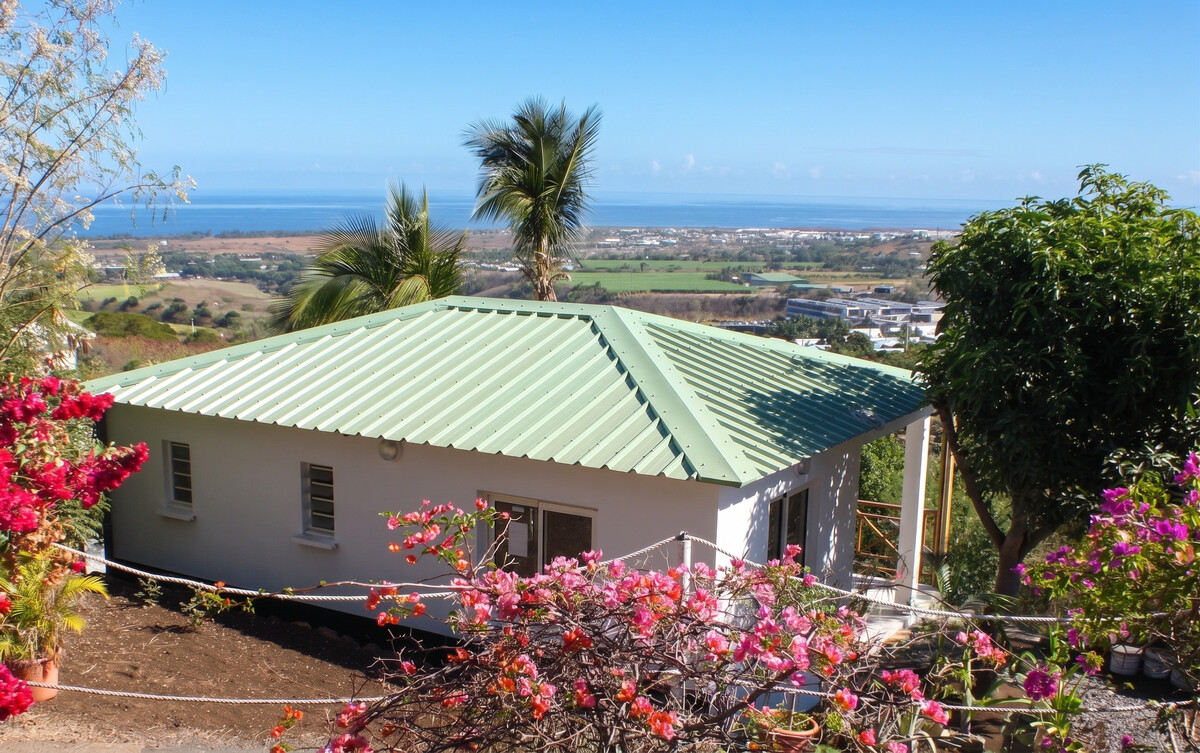 Maison 40 m² vue mer à Saint-Paul avec jardin clos - Photo 2