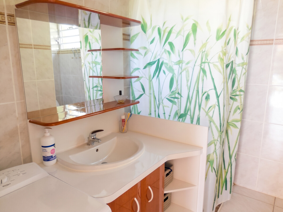 Maison 2 chambres avec jardin clôturé à Sainte-Anne, Guadeloupe - Photo 7
