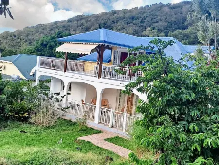 Location maison à Vieux Fort, Maison de charme à Vieux Fort avec vue mer et montagne
