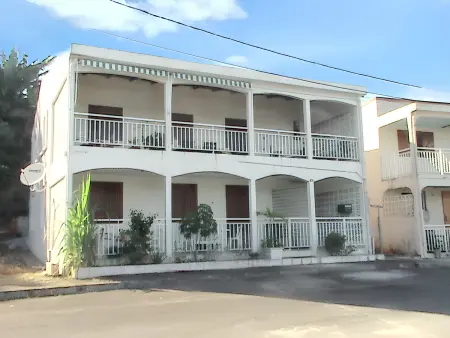 Maison vue mer à Petit-Bourg avec terrasse accueillante. - Photo 1