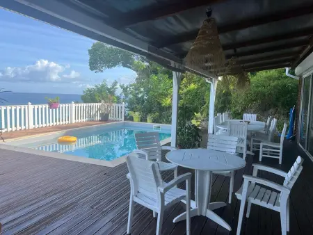 Location villa à Le Gosier, Villa spacieuse avec piscine au Gosier - Vue sur mer