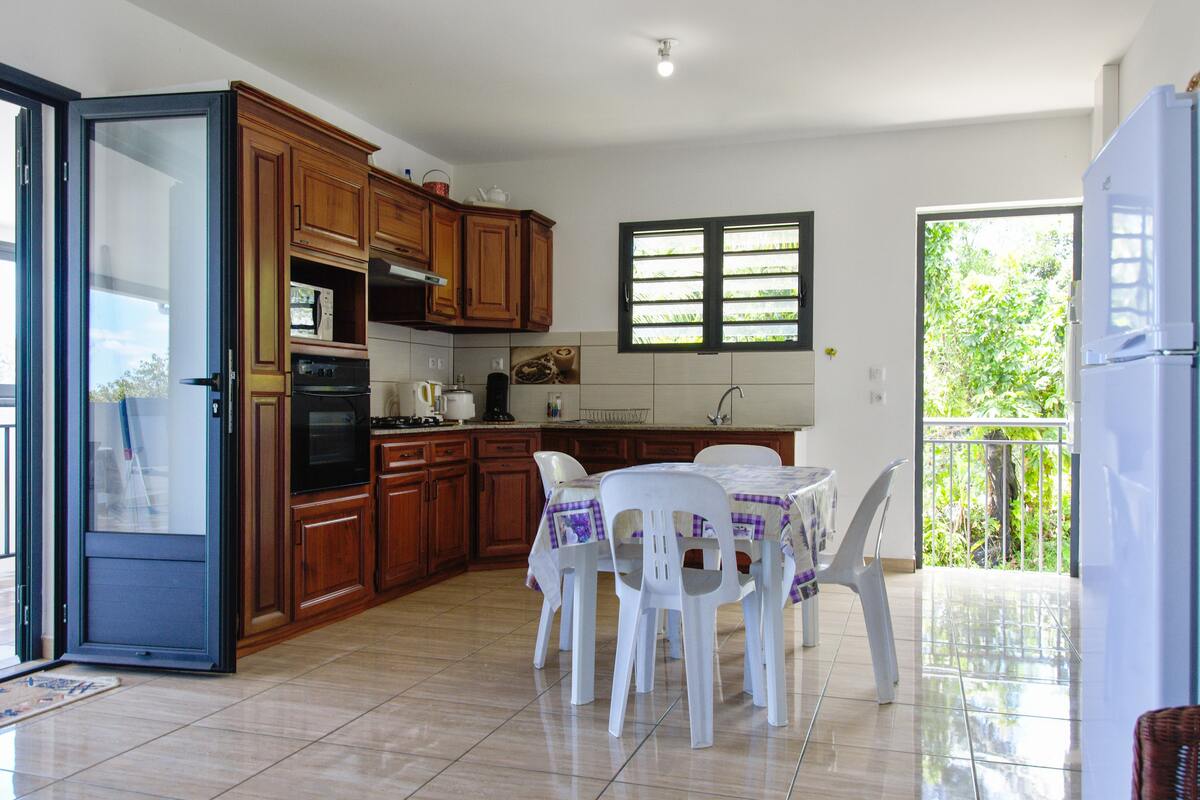 Maison 6 pers. vue mer et jardin à Sainte-Rose - Photo 4