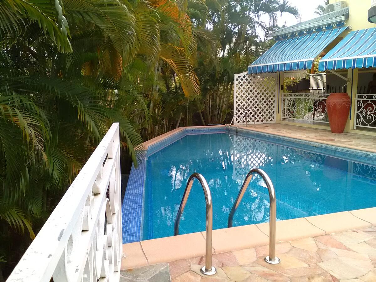Bungalow avec piscine partagée et vue jardin à Le Gosier - Photo 1
