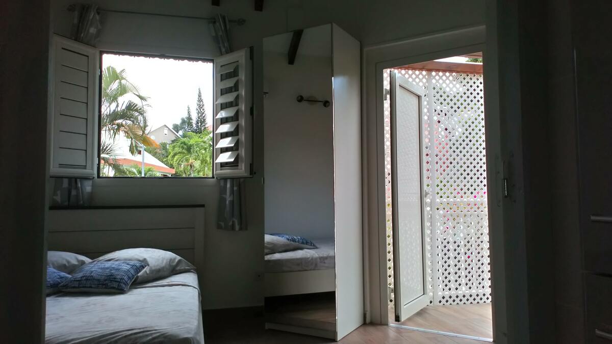 Bungalow avec piscine partagée et vue jardin à Le Gosier - Photo 12