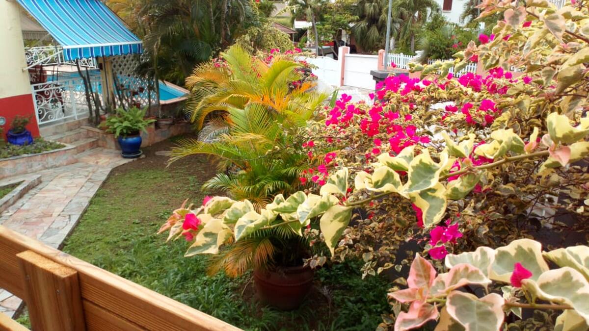 Bungalow avec piscine partagée et vue jardin à Le Gosier - Photo 20