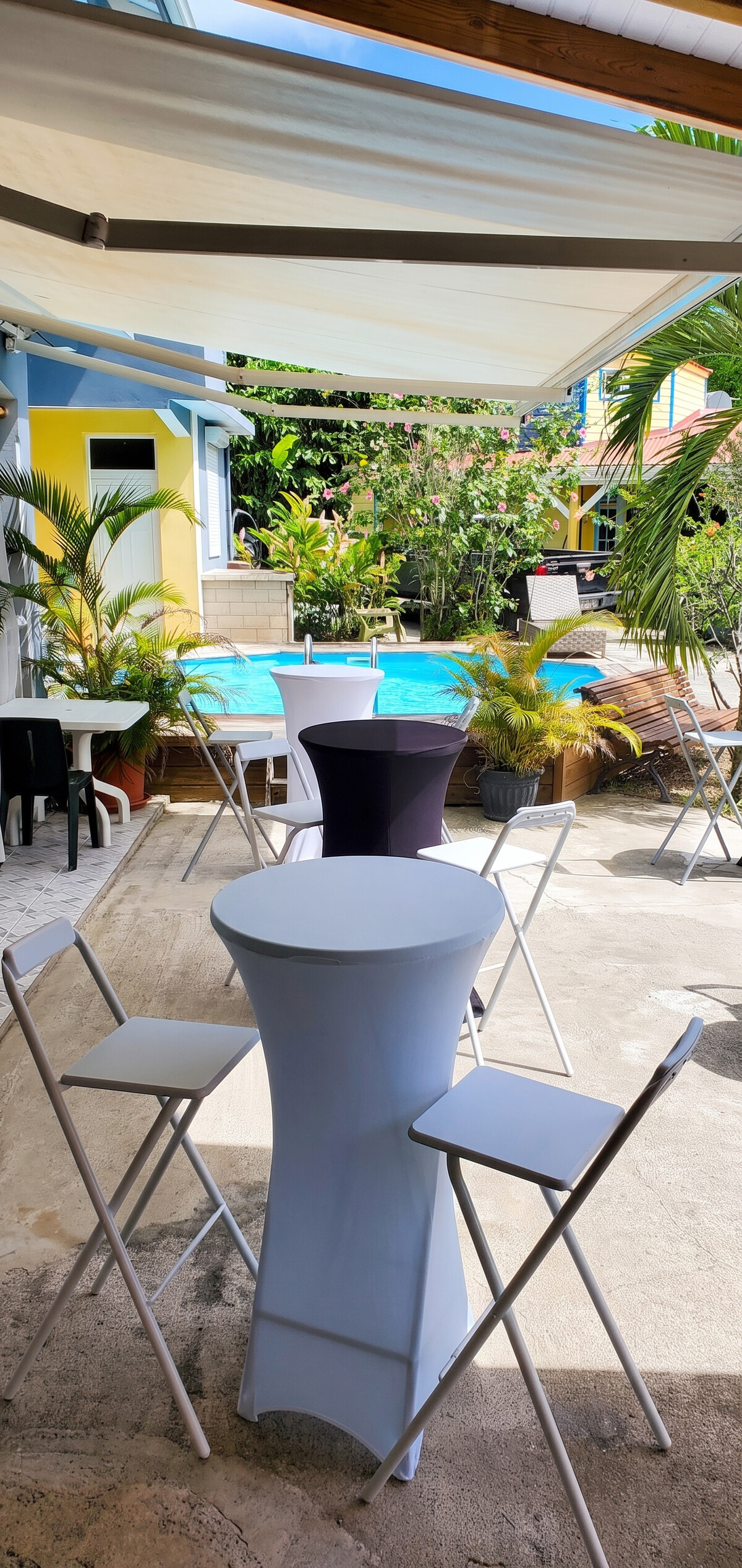 Studio intime avec piscine et jacuzzi partagés au Gosier - Photo 1