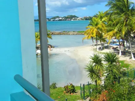 Location appartement à Le Gosier, Studio charmant avec balcon vue mer à Le Gosier - 35 m²