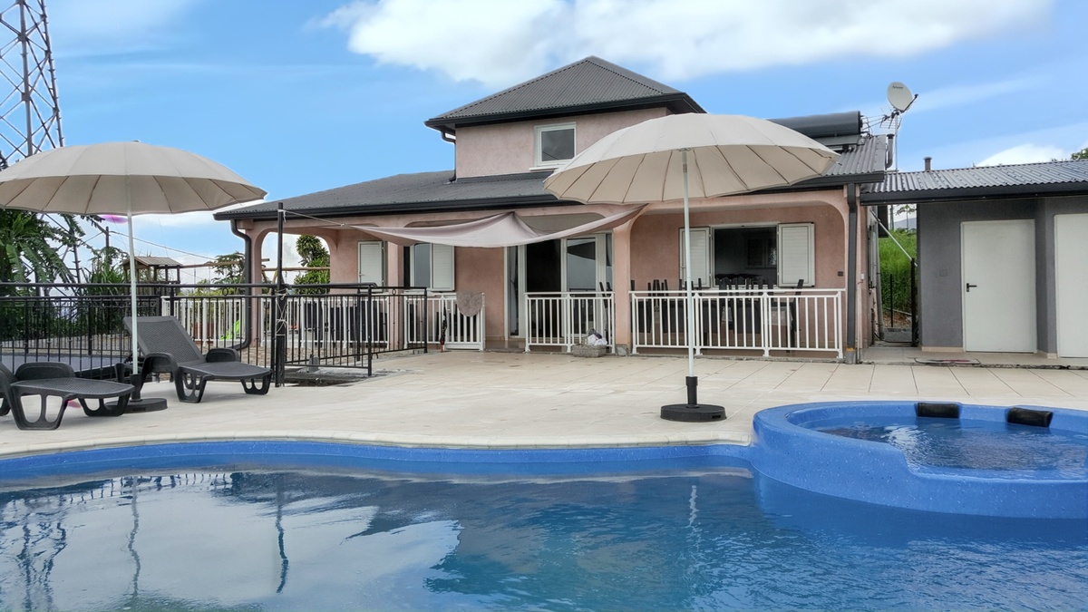 Villa 23 pers. à Saint-Benoît : piscine privée & vue mer - Photo 1
