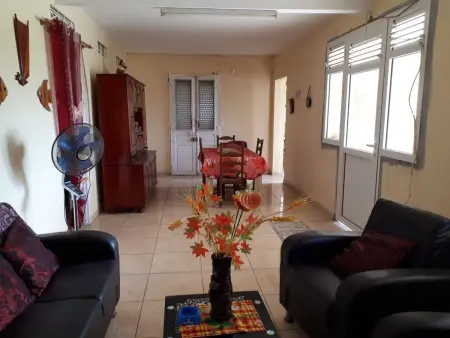 Maison avec jardin clôturé et 4 chambres à Sainte-Anne, Martinique : photo 3