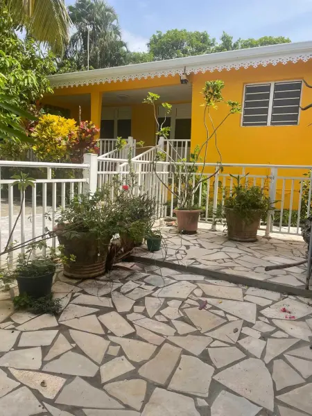 Maison avec jardin clôturé et 4 chambres à Sainte-Anne, Martinique : photo 13