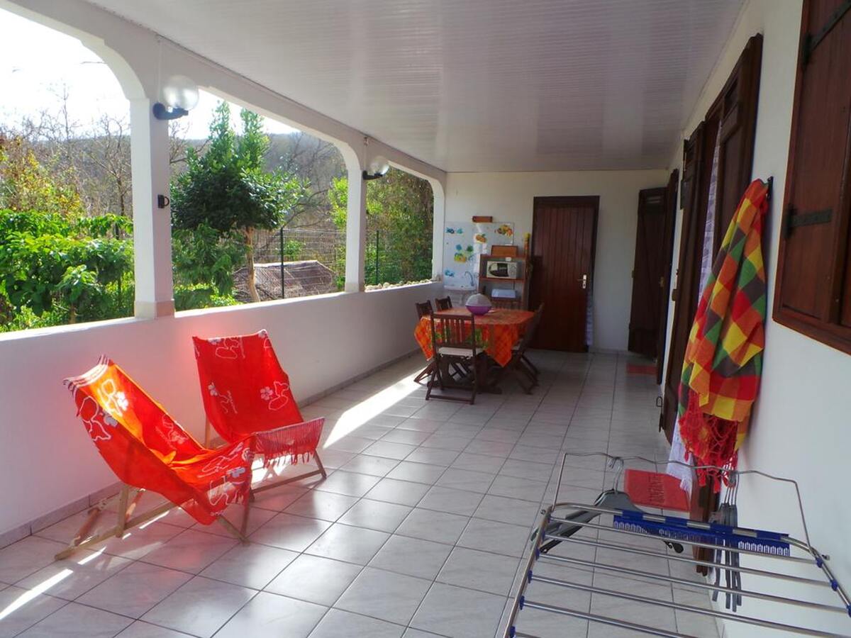 Maison 78 m² Bouillante, jardin clôturé et vue montagnes - Photo 2