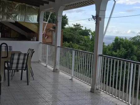 Maison avec vue mer, terrasse et jardin clos à Pointe-Noire : photo 3