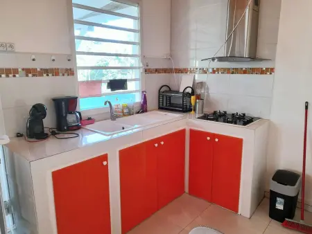 Maison charmante à Petit-Bourg avec piscine partagée - Photo 2