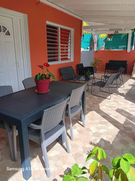 Maison charmante à Petit-Bourg avec piscine partagée - Photo 17