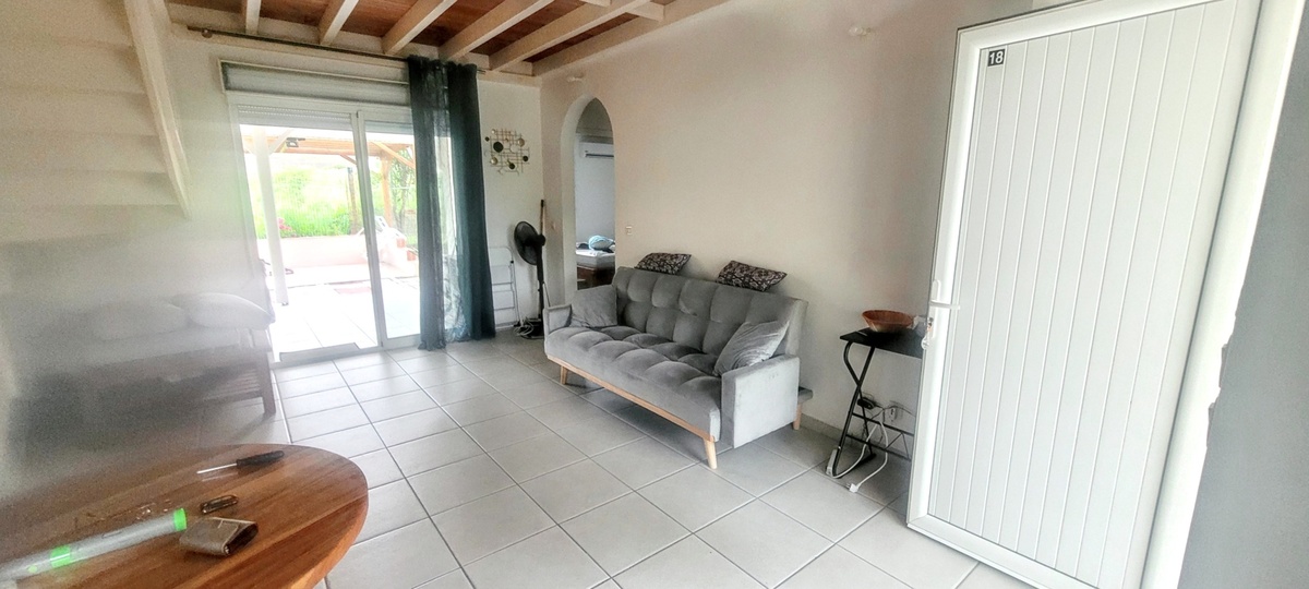 Maison 58 m² à Sainte-Anne, jardin clôturé et pergola - Photo 11