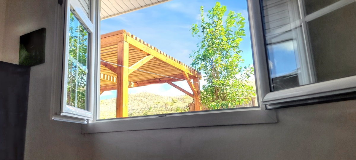 Maison 58 m² à Sainte-Anne, jardin clôturé et pergola - Photo 14