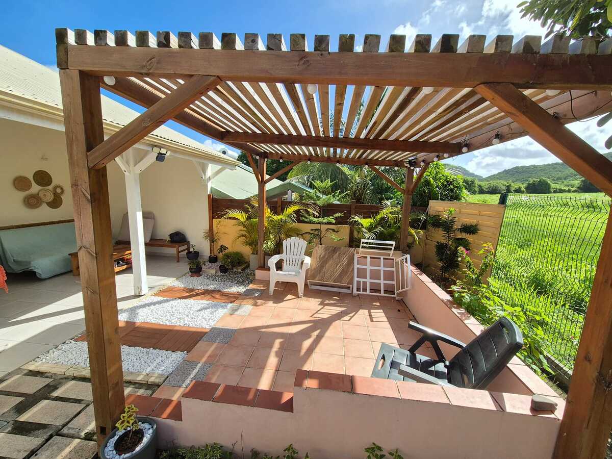 Maison 58 m² à Sainte-Anne, jardin clôturé et pergola - Photo 24