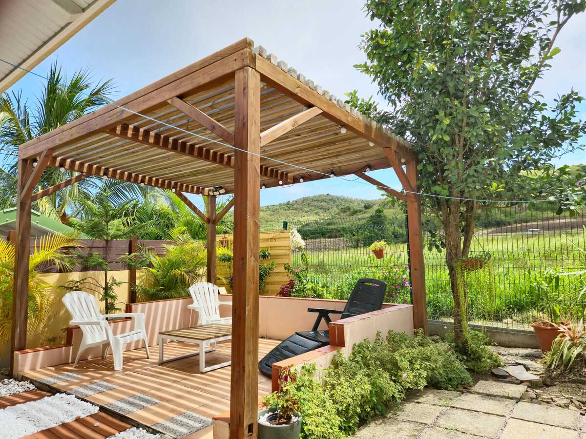 Maison 58 m² à Sainte-Anne, jardin clôturé et pergola - Photo 25