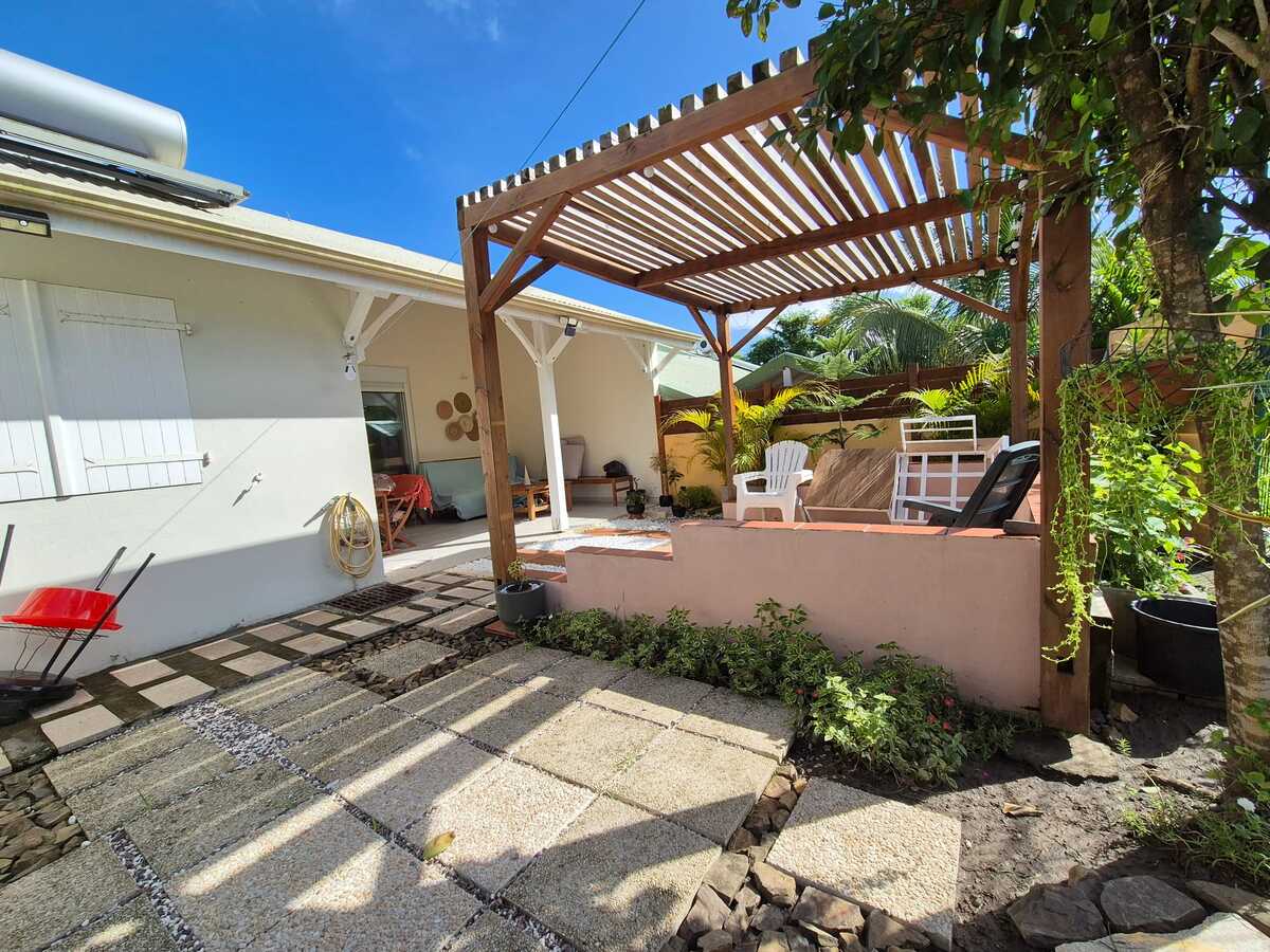 Maison 58 m² à Sainte-Anne, jardin clôturé et pergola - Photo 27