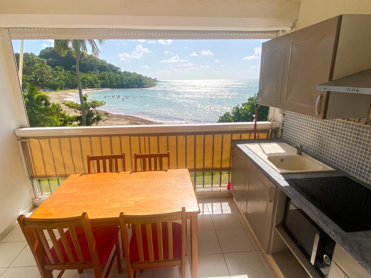 Studio vue mer avec balcon et piscine partagée au Gosier - Photo 1