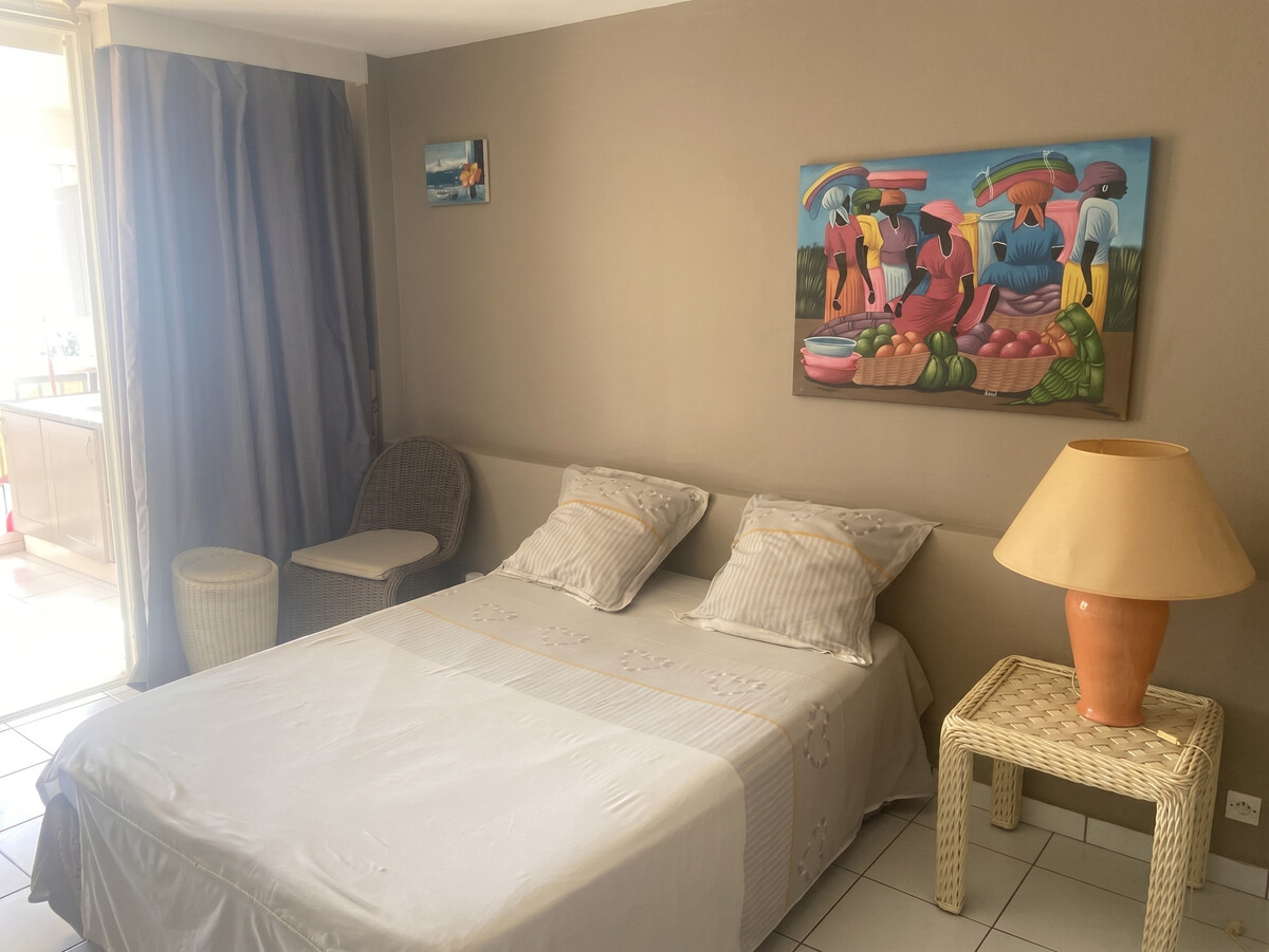 Studio vue mer avec balcon et piscine partagée au Gosier - Photo 6
