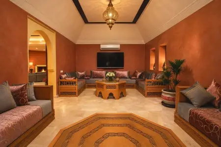 Villa avec deux piscines et 9 chambres à Ouled Hassoune, Marrakech : photo 7