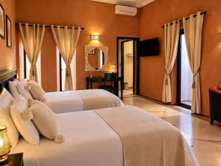 Villa avec deux piscines et 9 chambres à Ouled Hassoune, Marrakech : photo 9