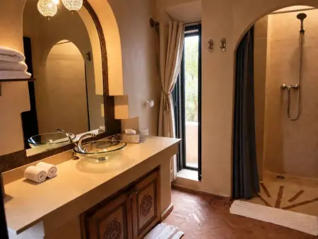 Villa avec deux piscines et 9 chambres à Ouled Hassoune, Marrakech : photo 33