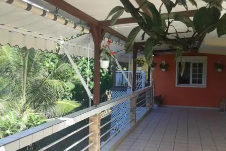 Appartement charmant à Sainte Anne 42 m² + Piscine partagée - Photo 2