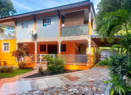 Maison avec vue montagne et jardin privé à Pointe-Noire, 6 pers. : photo 2