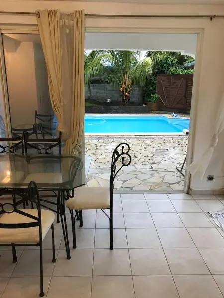 Location appartement à Sainte Rose, Appartement confort à Sainte-Rose avec piscine partagée