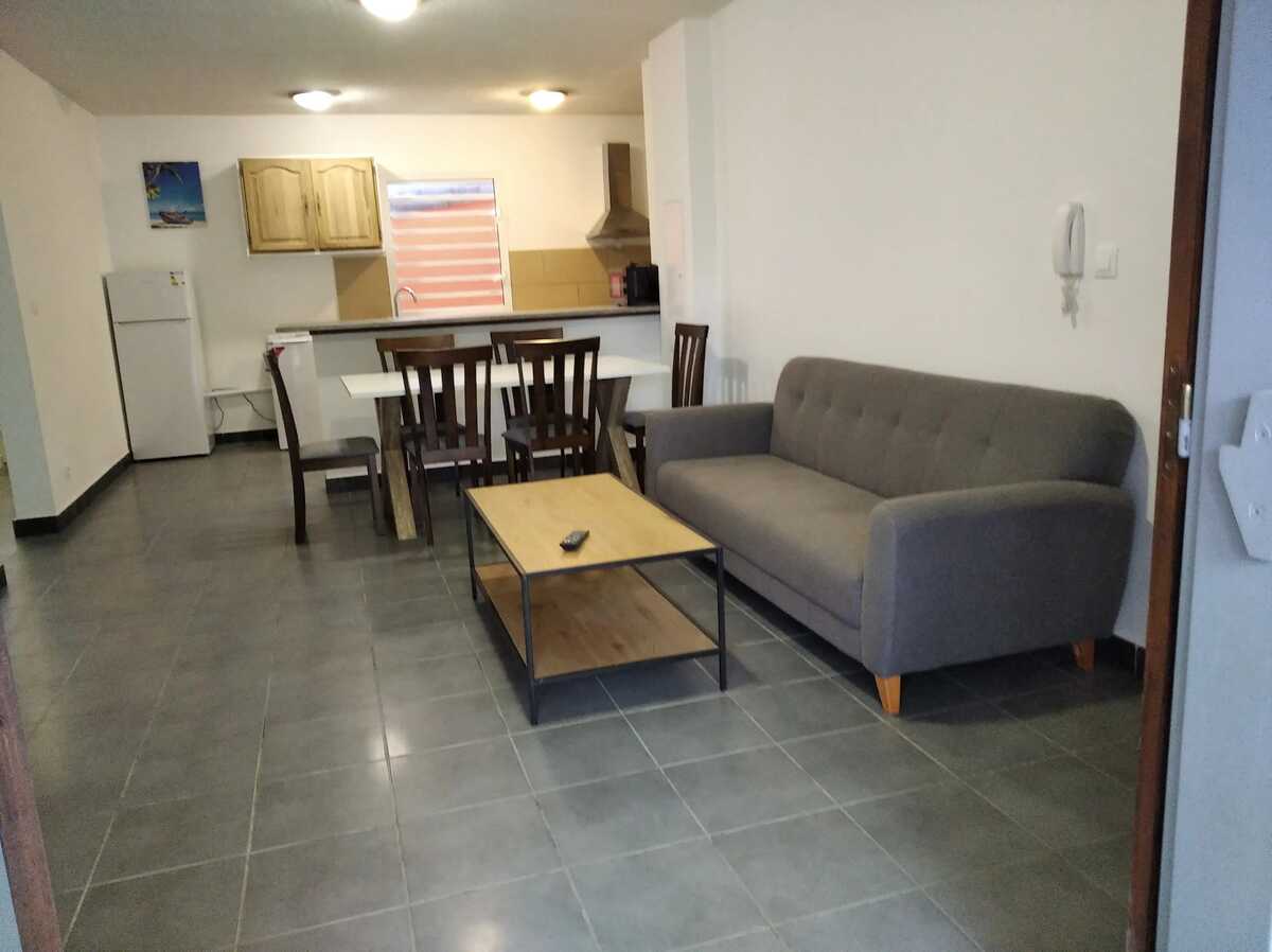Appartement 2 chambres avec balcon à Sainte Suzanne - Photo 1