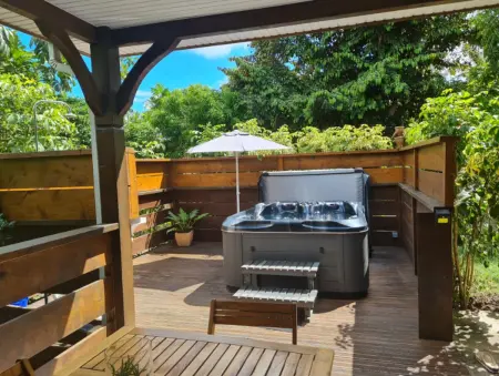 Location bungalow à Le Moule, Bungalow charmant à Le Moule avec piscine et jardin