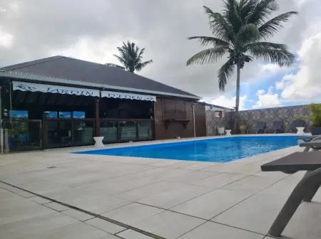 Bungalow charmant à Le Moule avec piscine et jardin - Photo 1