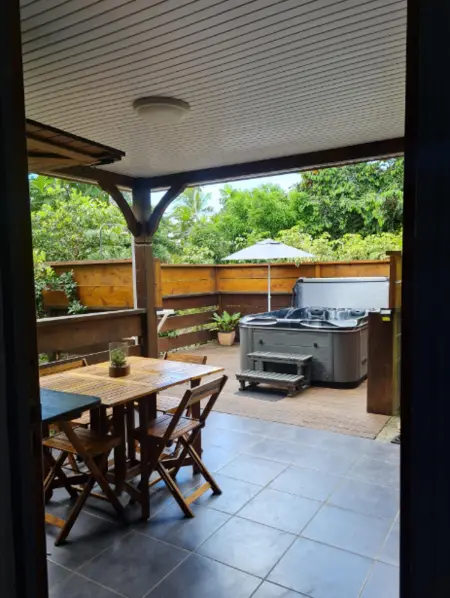Bungalow charmant à Le Moule avec piscine et jardin - Photo 5