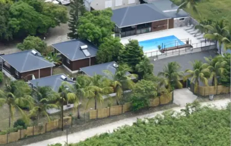 Bungalow charmant à Le Moule avec piscine et jardin - Photo 12