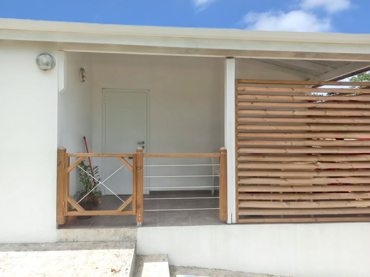 Appartement 65 m² à Sainte-Rose, terrasse barbecue et jardin - Photo 1