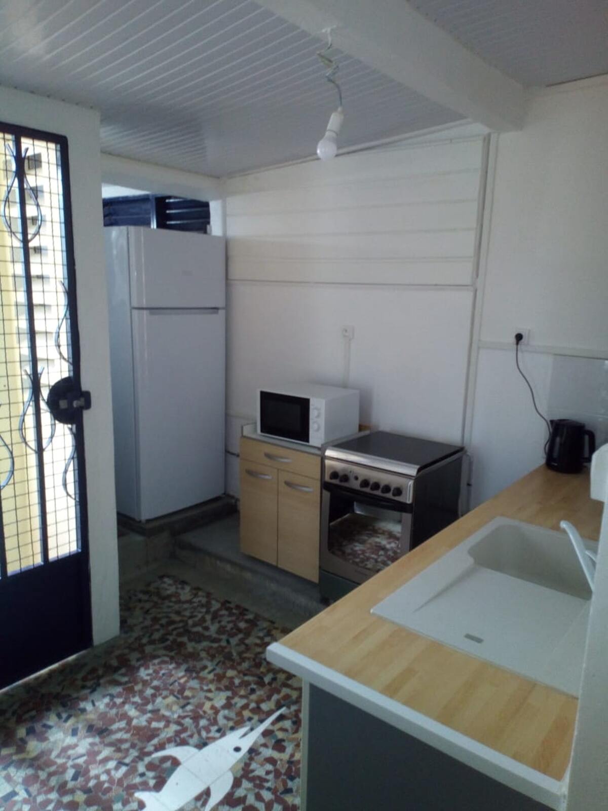 Maison 85 m² jardin clôturé + parking à Basse-Terre - Photo 10