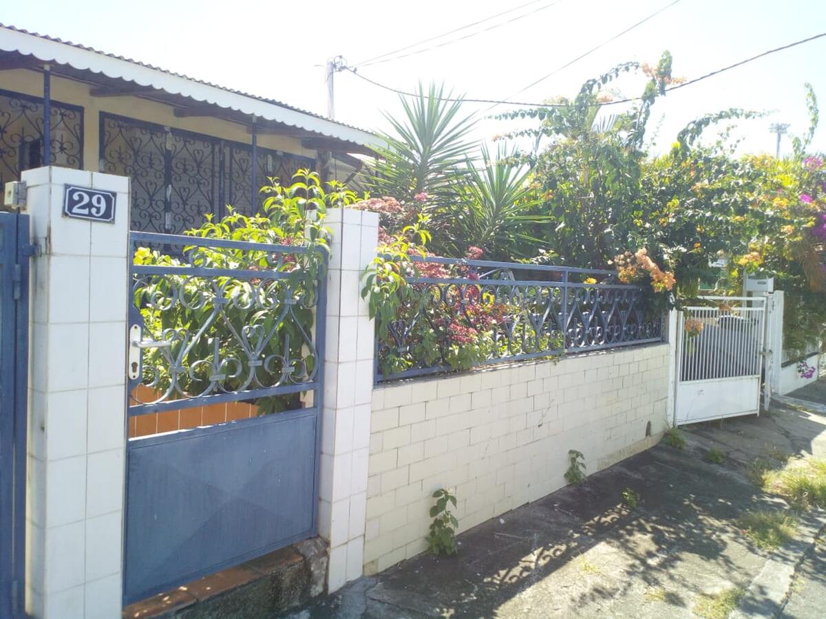 Maison 85 m² jardin clôturé + parking à Basse-Terre - Photo 13