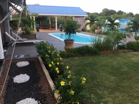 Location appartement à Saint François, Appartement charmant à Saint François avec piscine partagée
