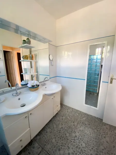 Appartement 2 chambres avec piscine partagée à Pointe-Noire : photo 5
