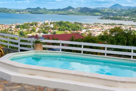 Appartement 60 m² avec piscine partagée et vue au Robert, Martinique : photo 3