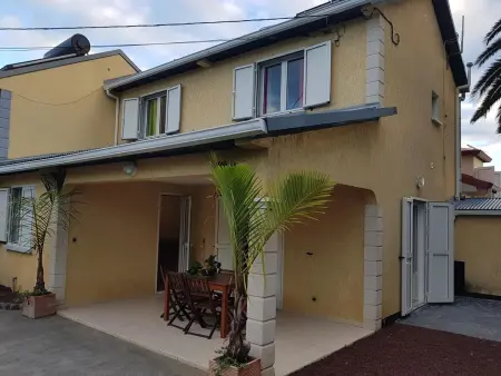 Location maison à Tampon, Charmante Maison avec Jardin à Tampon