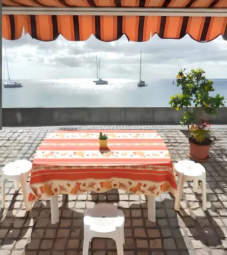 Maison de charme à Saint-Pierre avec vue sur mer et montagne - Photo 4