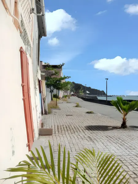 Maison de charme à Saint-Pierre avec vue sur mer et montagne - Photo 12